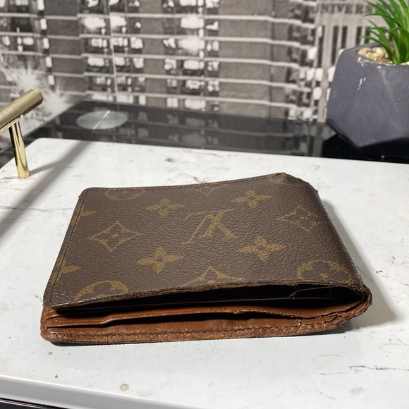 Authentic Louis Vuitton Monogram Bifold Wallet - Picture 11 of 12